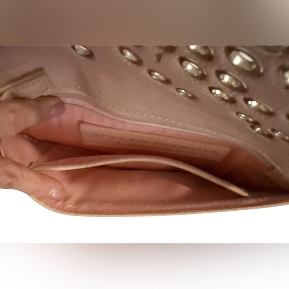 Sondra Roberts Stylish Light Pink Clutch with Grommet Design - Picture 6 of 9